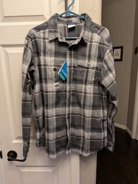 Columbia Flare Gun Gray and Black Plaid Button-Down Lined Flannel Shirt